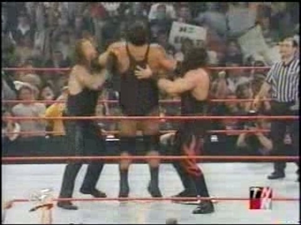 WWE - Kane & Undertaker Chokeslam Big Show