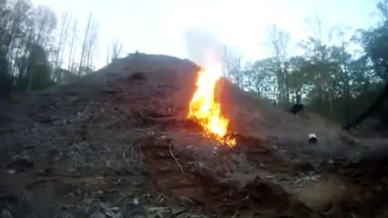 Meraklı Adam Tüpün Nasıl Patladığını Merak Ederse...