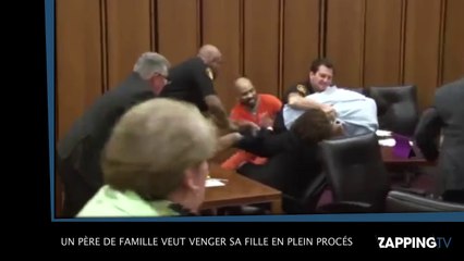 En plein procès, il se jette sur le tueur présumé de sa fille (vidéo)