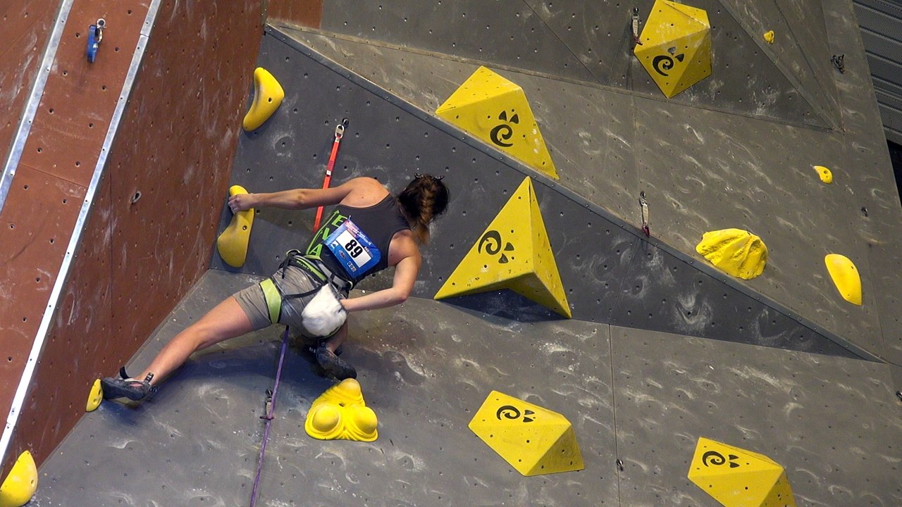 Escalade / Championnats de France seniors de difficulté à Pau : Hélène Janicot sort la voie en qualifs