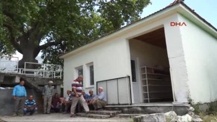 Muğla Camiye İmam Atanması İçin Kilitli Kapının Önünde Namaz Kıldılar