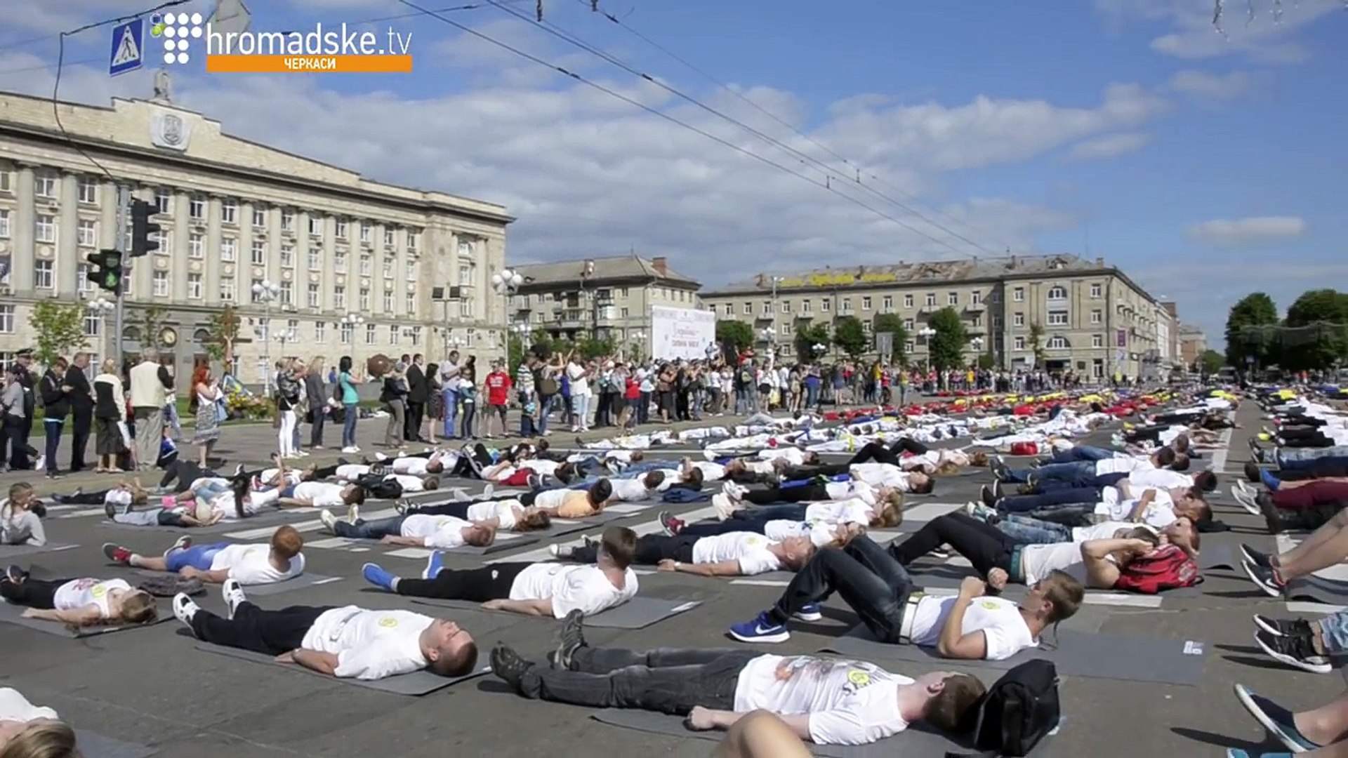 ⁣827 черкащан встановили рекорд України з масового качання пресу