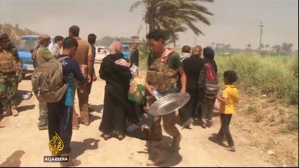 Fallujah residents risk lives to flee battleground