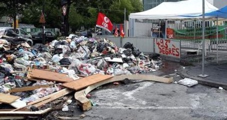 Fransa'da Çöp Yığınları Oluşmaya Başladı