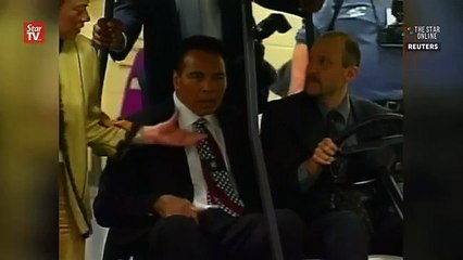 Boxing great Muhammad Ali dies