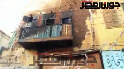 اخماد حريق في عقار قديم بمدينة اسوان