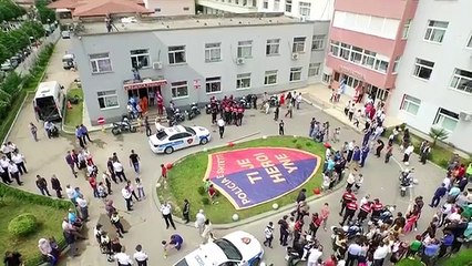 Des policiers ont eu l'idée du siècle. Regardez ce qu'ils ont fait pour des enfants malades