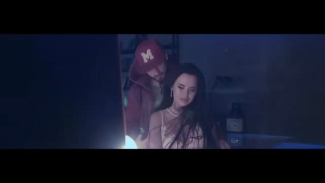 Фрагмент из нового клипа Виктории Романец (4.06.2016)