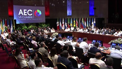 Maduro denuncia en Cuba "brutales presiones" de EEUU