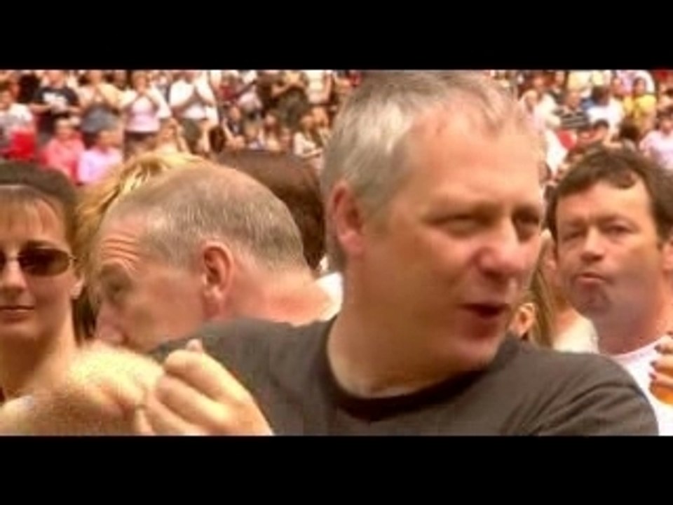 Concert for Diana Nelly Furtado Performance Maneater