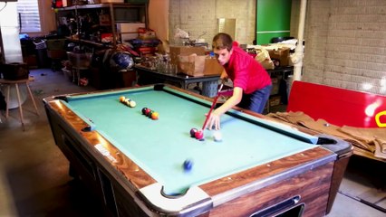 Amazing pool trick shots! (People are Awesome)