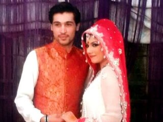 Muhammad Amir `s wife get jelouse when other girls get closer to him