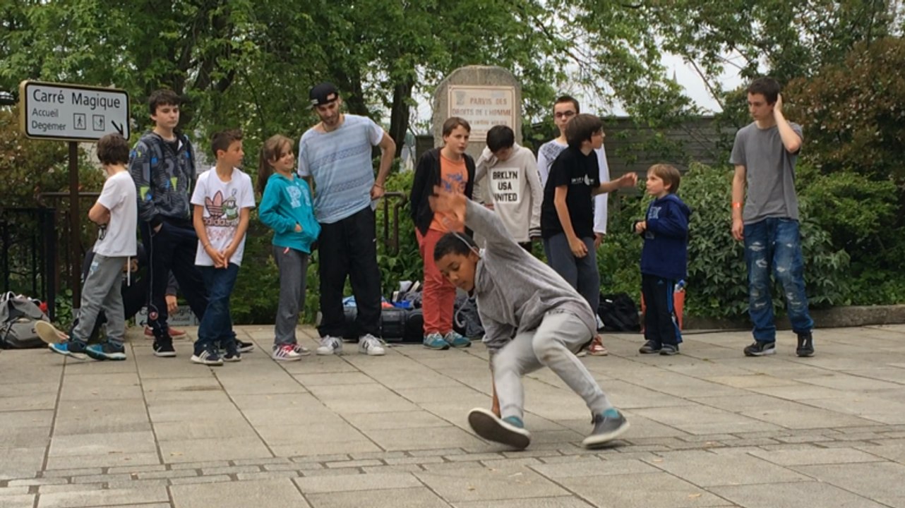 L'ASPTT hip-hop en démo de danse