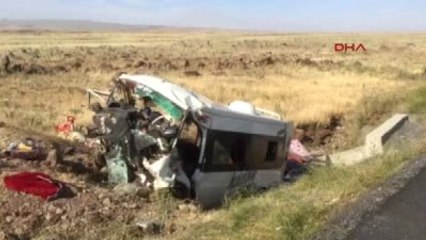 Diyarbakır'da Minibüs Devrildi, 6 Kişi Öldü, 4 Kişi Yaralandı