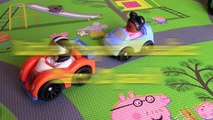 Fisher-Price Little People Wheelies 2 Surprise Cars   Peppa Pig Mat