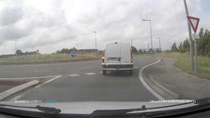 ne sait pas prendre un rond point