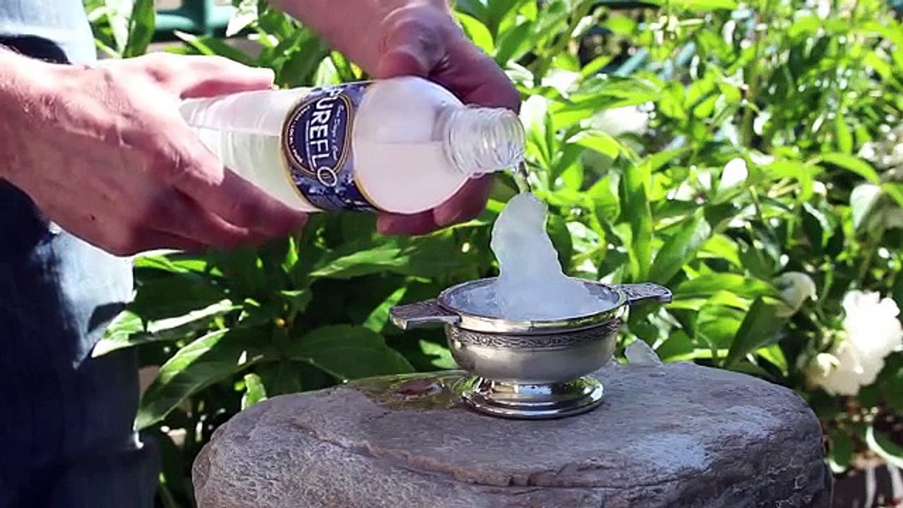 Transformer l'eau en glace en 1 seconde!