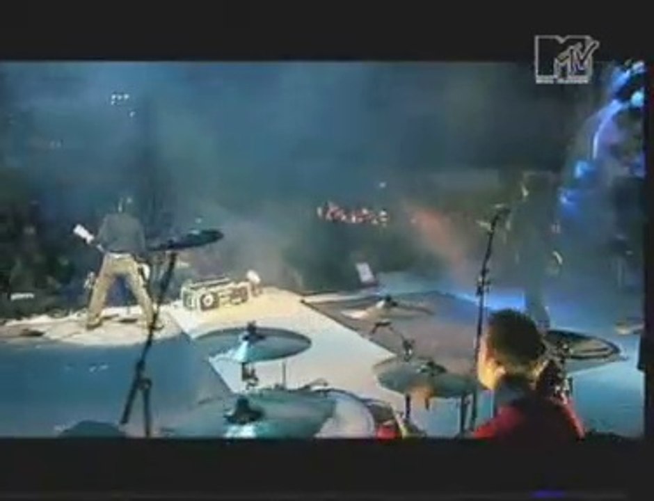Sum 41 - In Too Deep (Winterjam 2003)