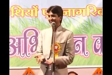 Скачать видео: Dr Kumar Vishwas - Best Ever Performance - Comedy Jokes - Dr Kumar Vishwas Hasya Kavi Sammelan