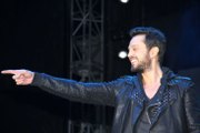 Ünlü Şarkıcı Murat Boz'un Konserinde Hayranları Metrobüs Duraklarına Çıktı