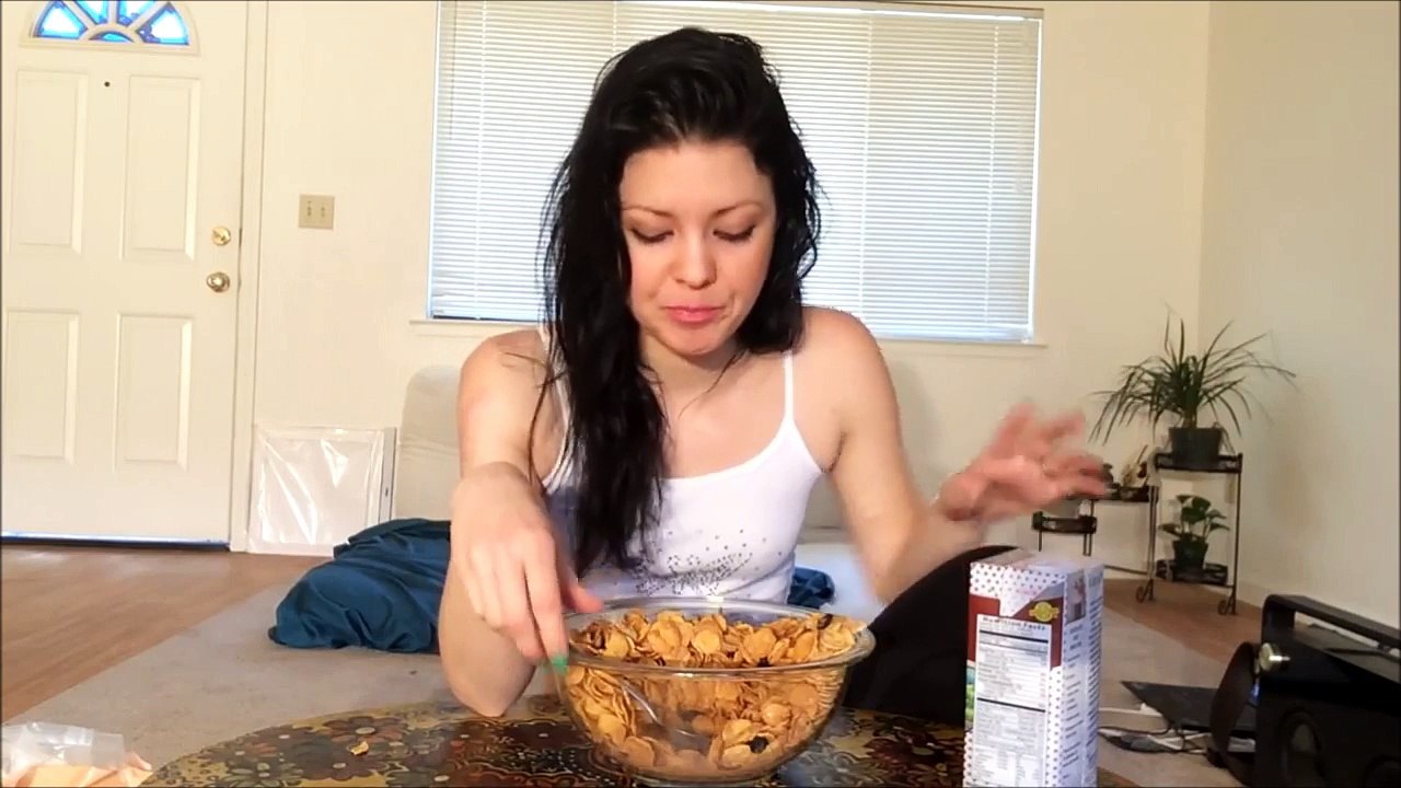 Girl vs Food - Corn Flakes Highlights