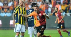 Galatasaraylı Podolski'nin Forması 10 Bin TL'ye Satıldı