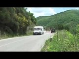 Report TV - “Rruga e Vdekjes” në 1 kilometër 13 lapidare, shkak barrierat mbrojtëse