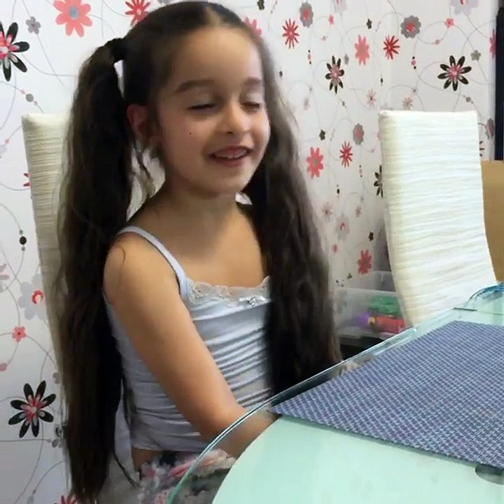 Бородина и Маруся поют на кухне)))