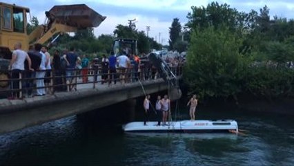 Midibüs Sulama Kanalına Devrildi (1)