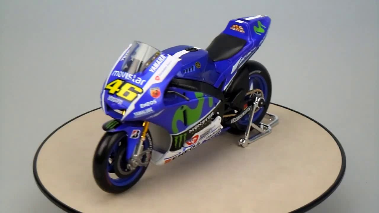 YAMAHA YZR-M1 2015 No.46 V.ROSSI Maisto 1/10