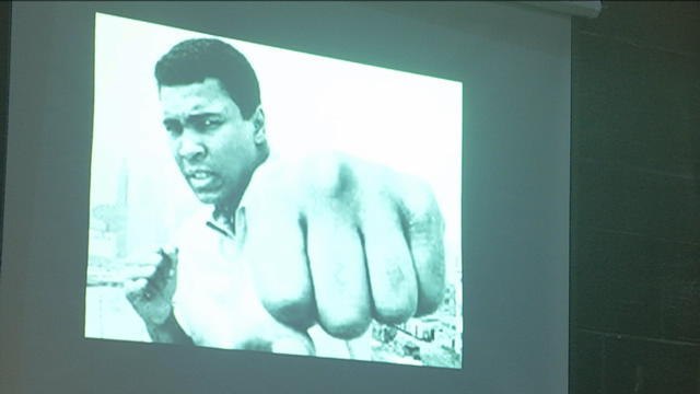 Une école de boxe d'Aubervilliers rend hommage à Mohamed Ali - Le 05/06/2016 à 22:00