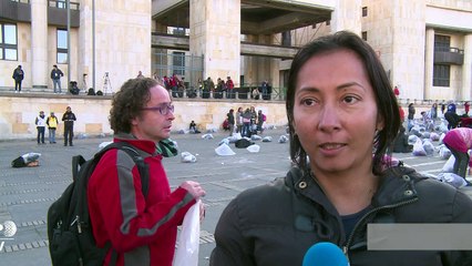 Mais de 6.000 pessoas tiram a roupa na Colômbia