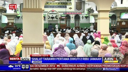 Penuh, Jemaah Salat Tarawih di Aula Masjid Al Azhar