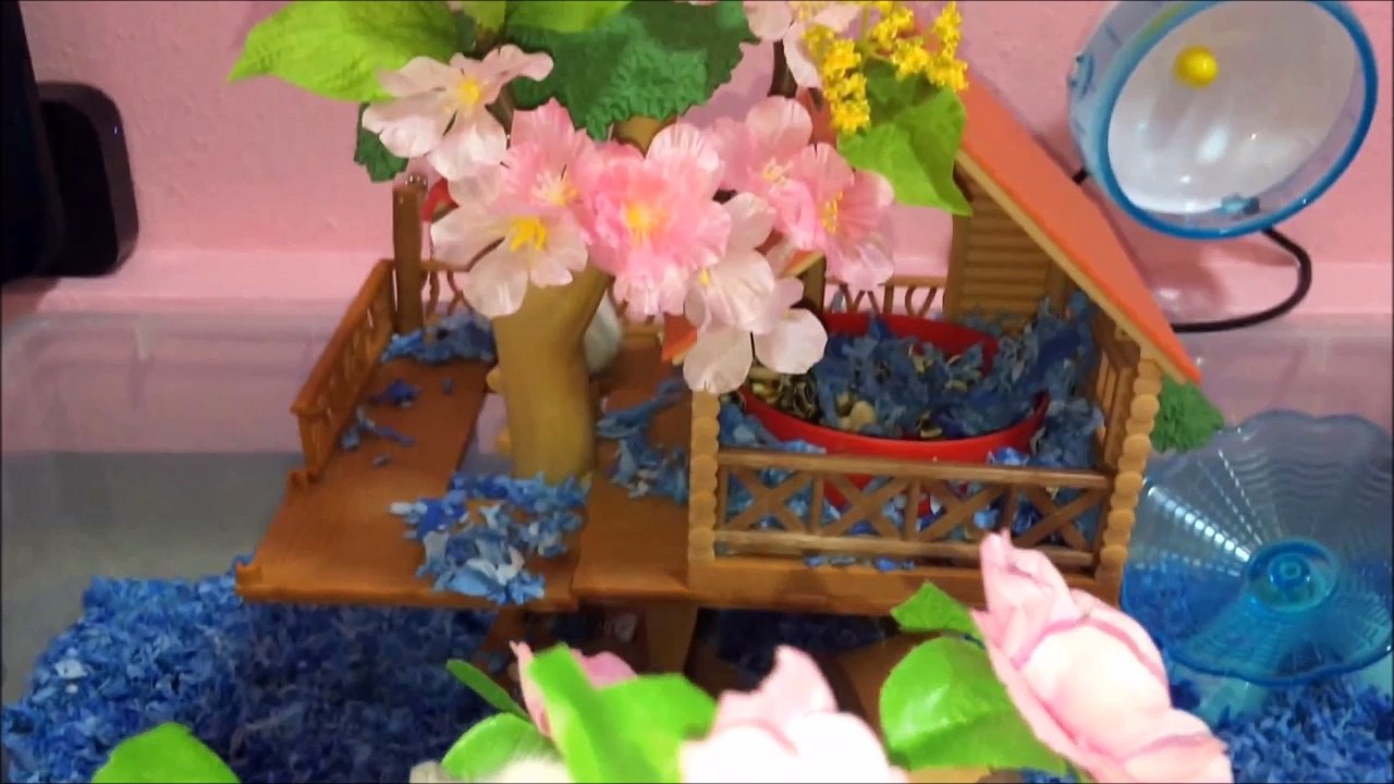 Adorable Hamster Just Lounging in a Tree