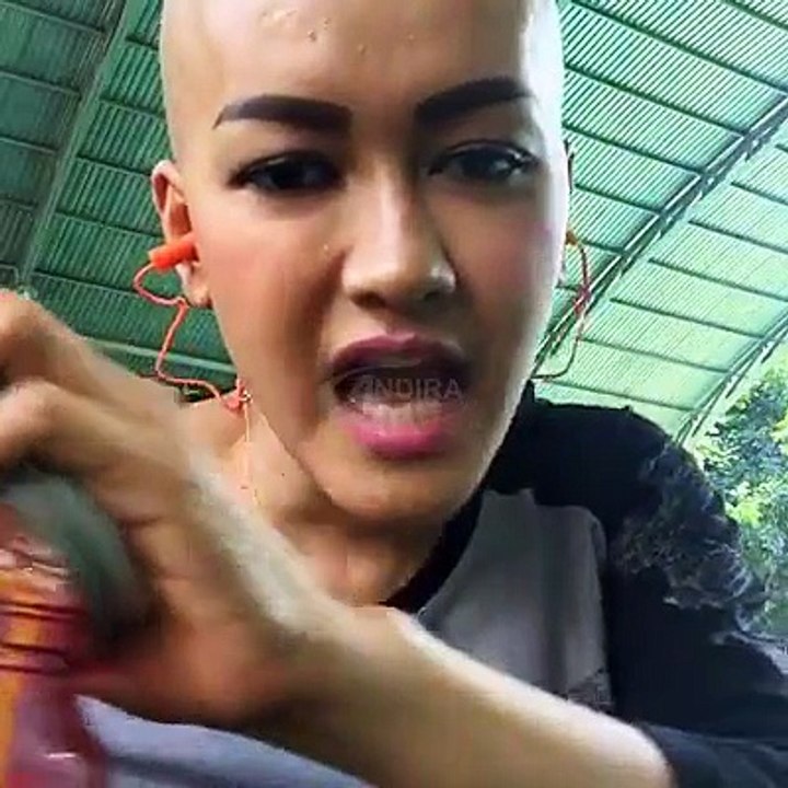 Live Streaming Mamita Julia Perez Latihan Menembak Bareng Keponakan