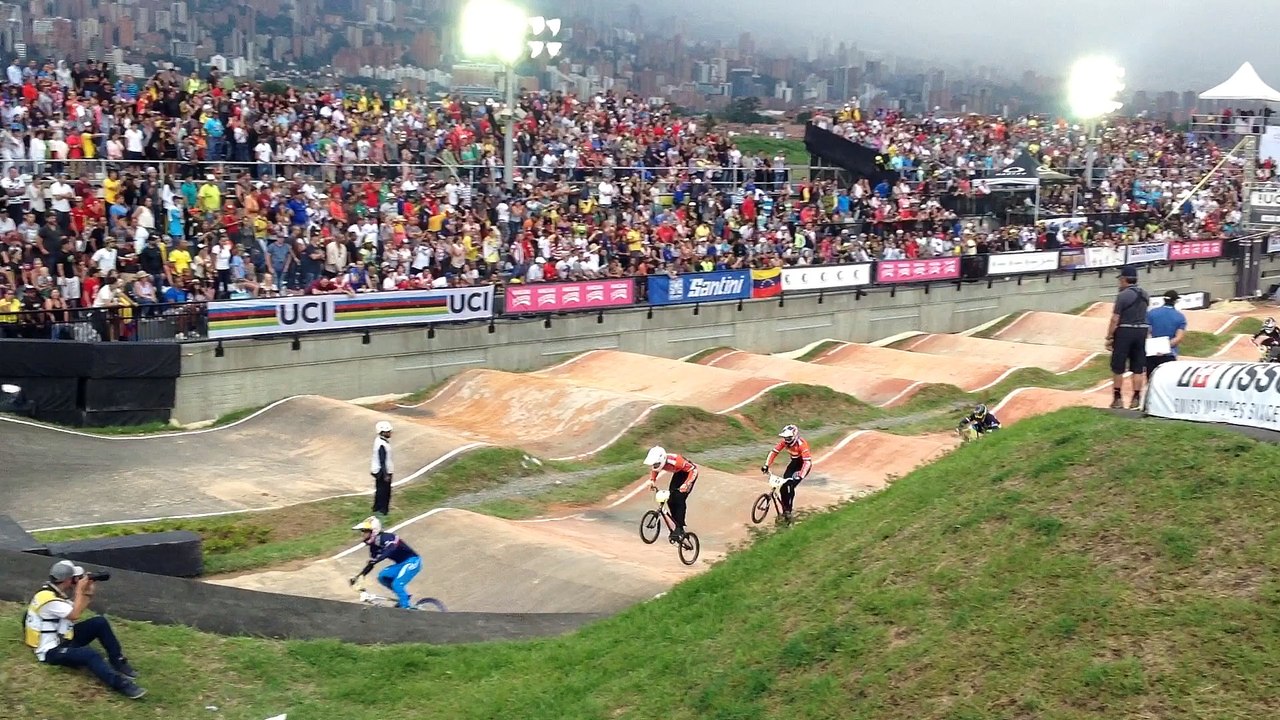 Cuartos de final CALIXTO / OQUENDO Elite Men MEDELLIN UCI BMX WORLD CHAMPIONSHiPS 2016