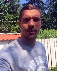Podolski'den anlamlı hareket!