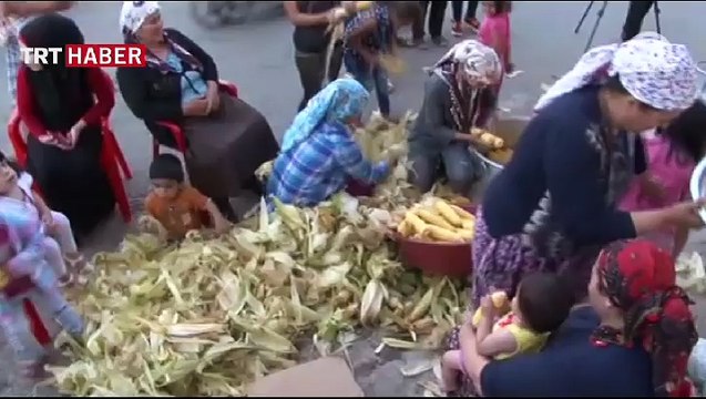 Evin 'rızkını' ailecek hazırlıyorlar