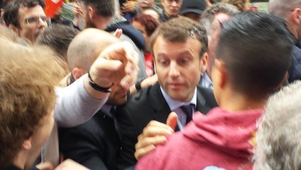 Macron reçoit des jets d’œufs à Montreuil