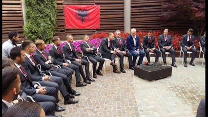 EDI RAMA NE ITALI TAKOHET ME KOMBETAREN KUQEZI NE PRAG TE NISJES PER NE FRANCE LAJM