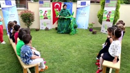 Kırmızı Başlıklı Kız"La Çevre Sevgisi Aşılıyorlar