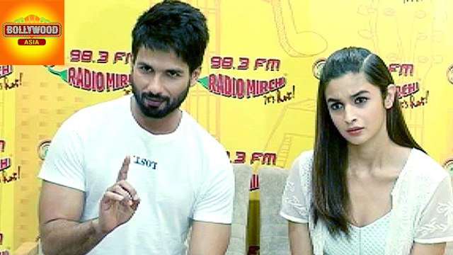 Shahid Kapoor REACTS To Kareena Kapoor's Question | Bollywood Asia