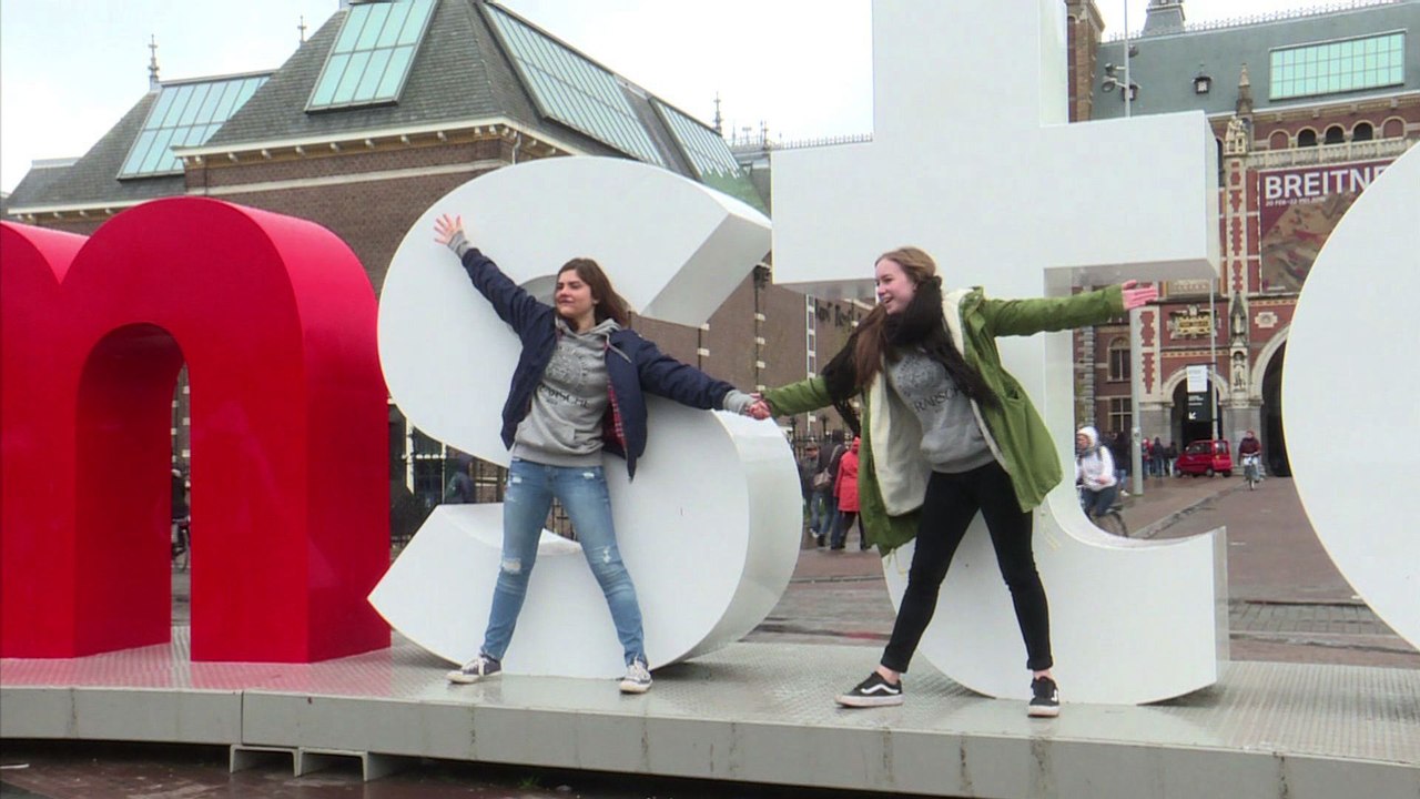 Amsterdam en passe d'être submergée par les touristes