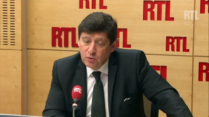 Euro 2016 : "Les pilotes d'Air France prennent une lourde responsabilité en menaçant d'une grève", estime Patrick Kanner