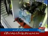 Monkey Robs Jewellery Shop in India, Exclusive Video