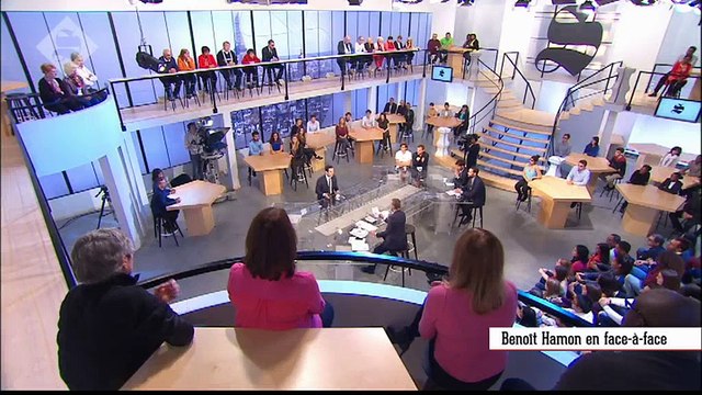 Benoit Hamon : Aujourd'hui on peut dire que l'on aime pas Benzema parce qu'il a une tête d'arabe - Regardez