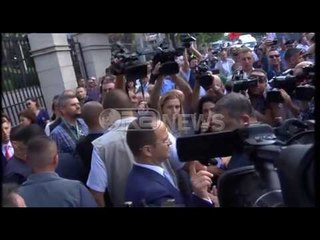 Protesta para ministrisë së Jashtme, Bushati takon Idrizin