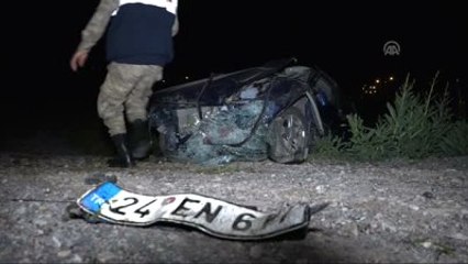 Mandaya Çarpan Otomobil Şarampole Yuvarlandı