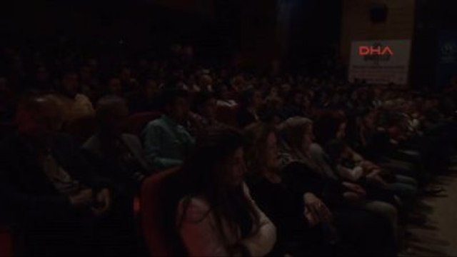 Hakkari'de Sahnelenen Tiyatro Oyununa Büyük İlgi