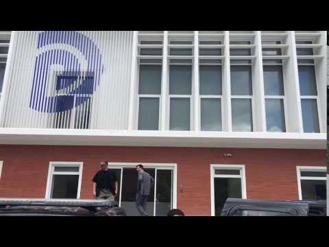 Ambasadori Donald Lu takon Lulzim Bashën - Top Channel Albania - News - Lajme